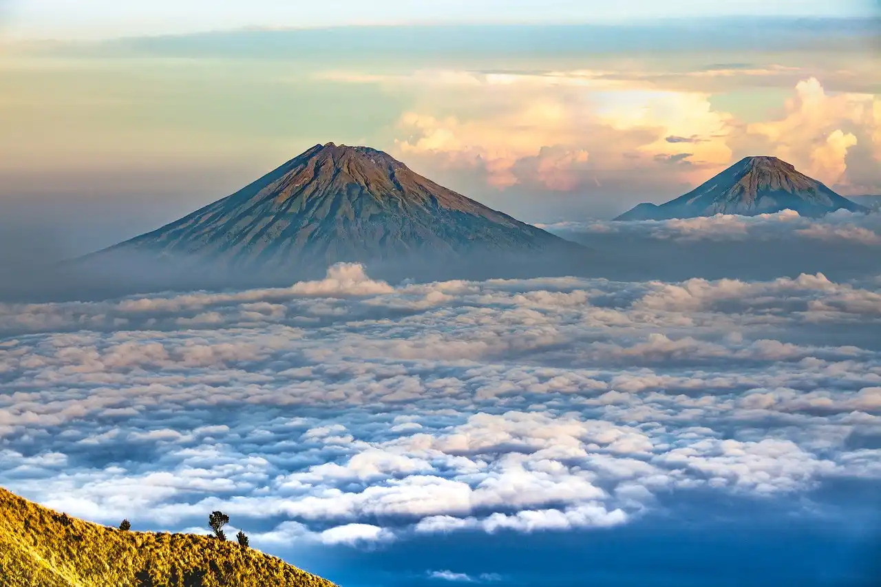 Image: Volcano, Natural, Cloud image. Free for use. Credit: Kanenori from Pixabay